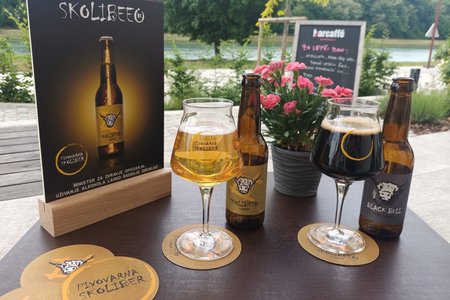 Skolibeer in Black Bull v kozarcu